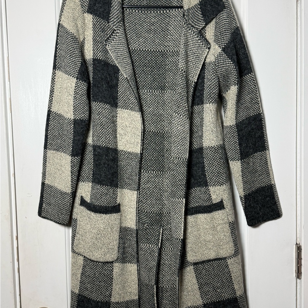 Monteau Black and Cream Knit Sweater